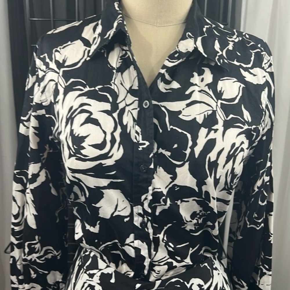 Vintage Lauren Ralph Lauren black/white floral blouse. 100%cotton Petite Large